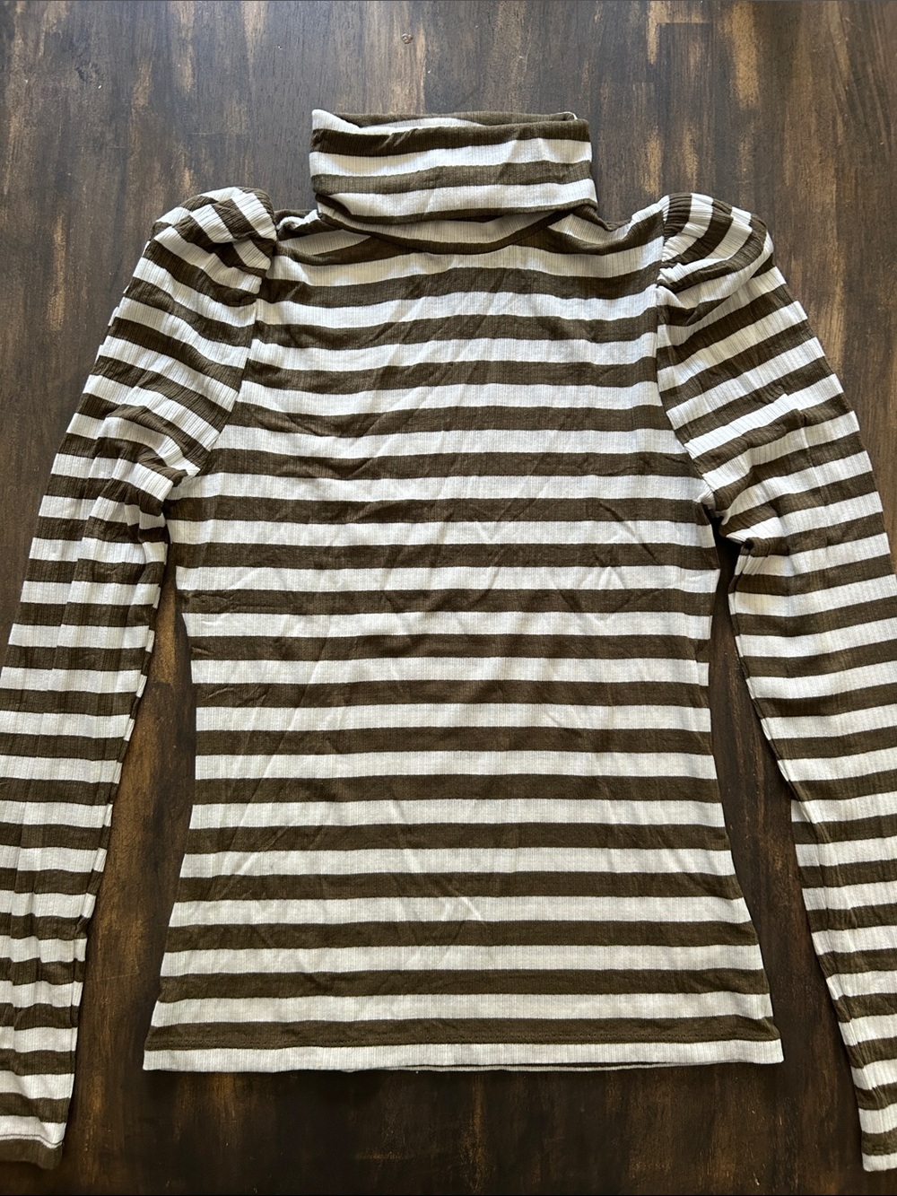 Evereve Brown and White Striped Puff-Sleeve Turtleneck